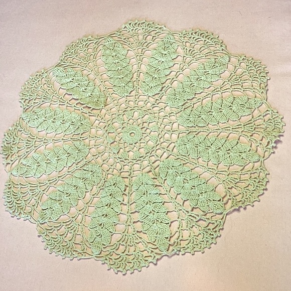 FINAL SALE PRICE 5 Pc Vintage Crocheted Doily Set - Picture 9 of 12